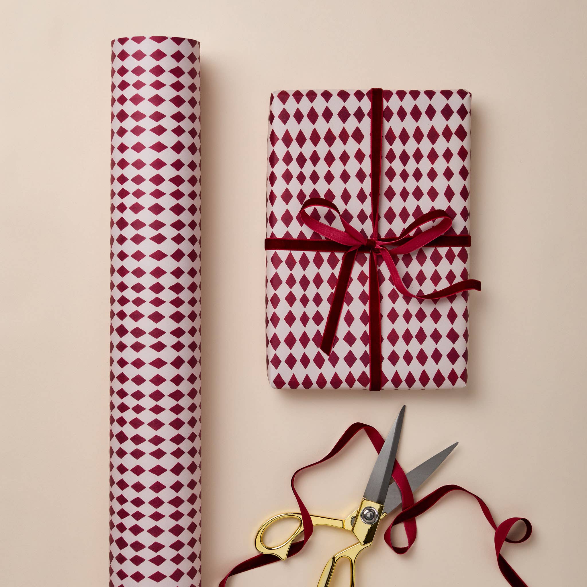 DIAMOND RED HARLEQUIN LUXURY GIFT WRAP